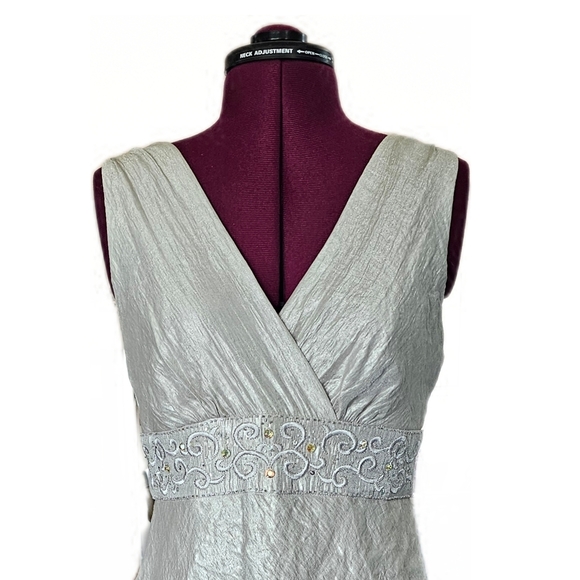 R&M Richards Iridescent Silver Jeweled Beaded Layered V Neck Cocktail Midi Dress - Picture 2 of 16